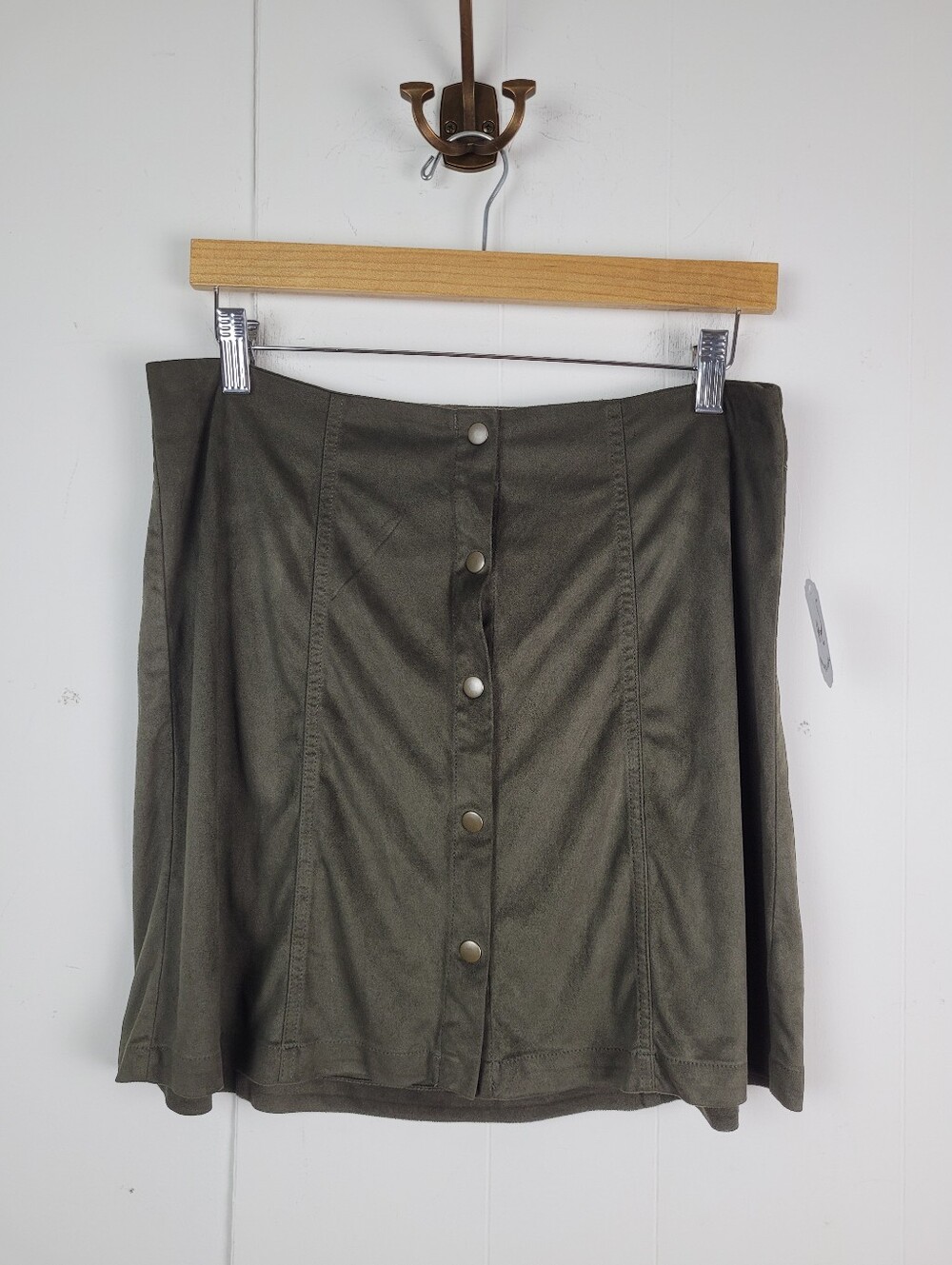 G21 Medium Olive Faux Suede Snap Front Skirt